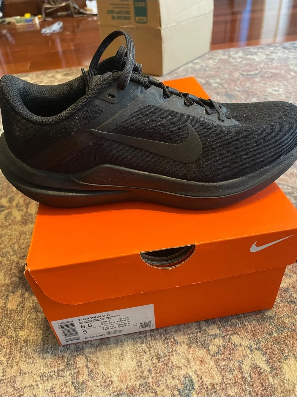 Nike Women's Black Knit Low-Top Sneakers